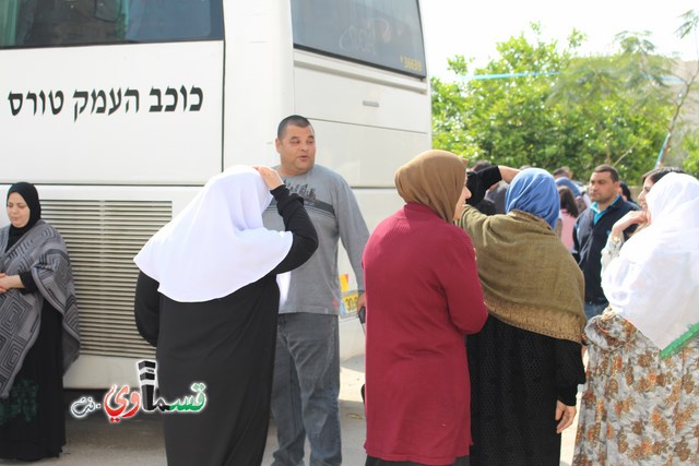  كفرقاسم : 3 حافلات من معتمري عطلة الربيع الفوج الثاني   يغادرون البلدة باتجاه الديار الحجازية والمئات في وداعهم 